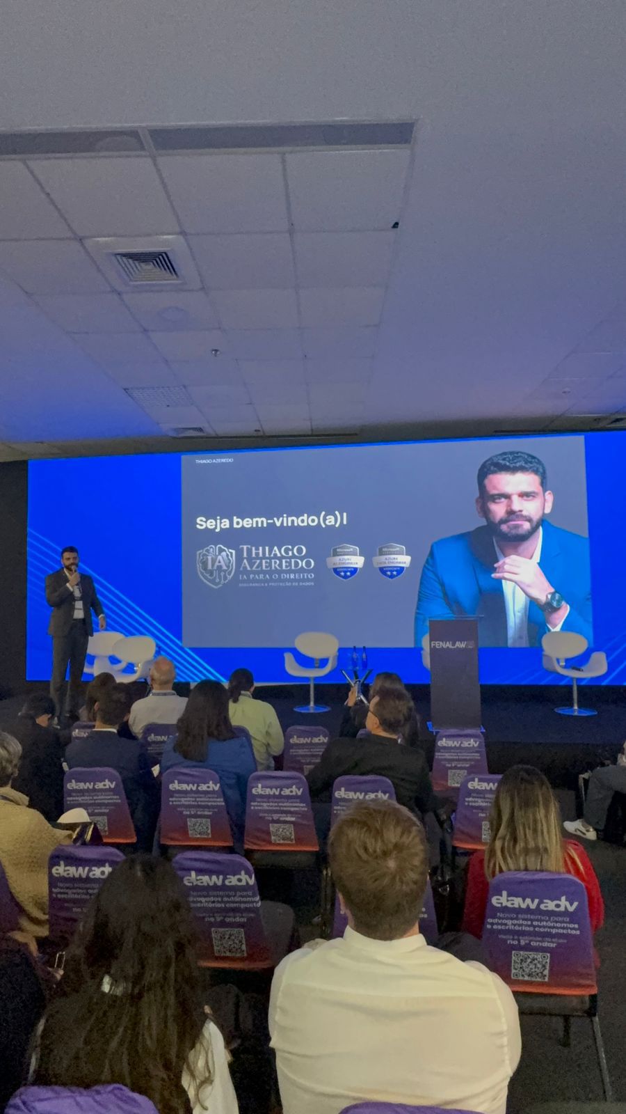 Thiago Azeredo palestrando no FENALAW 25